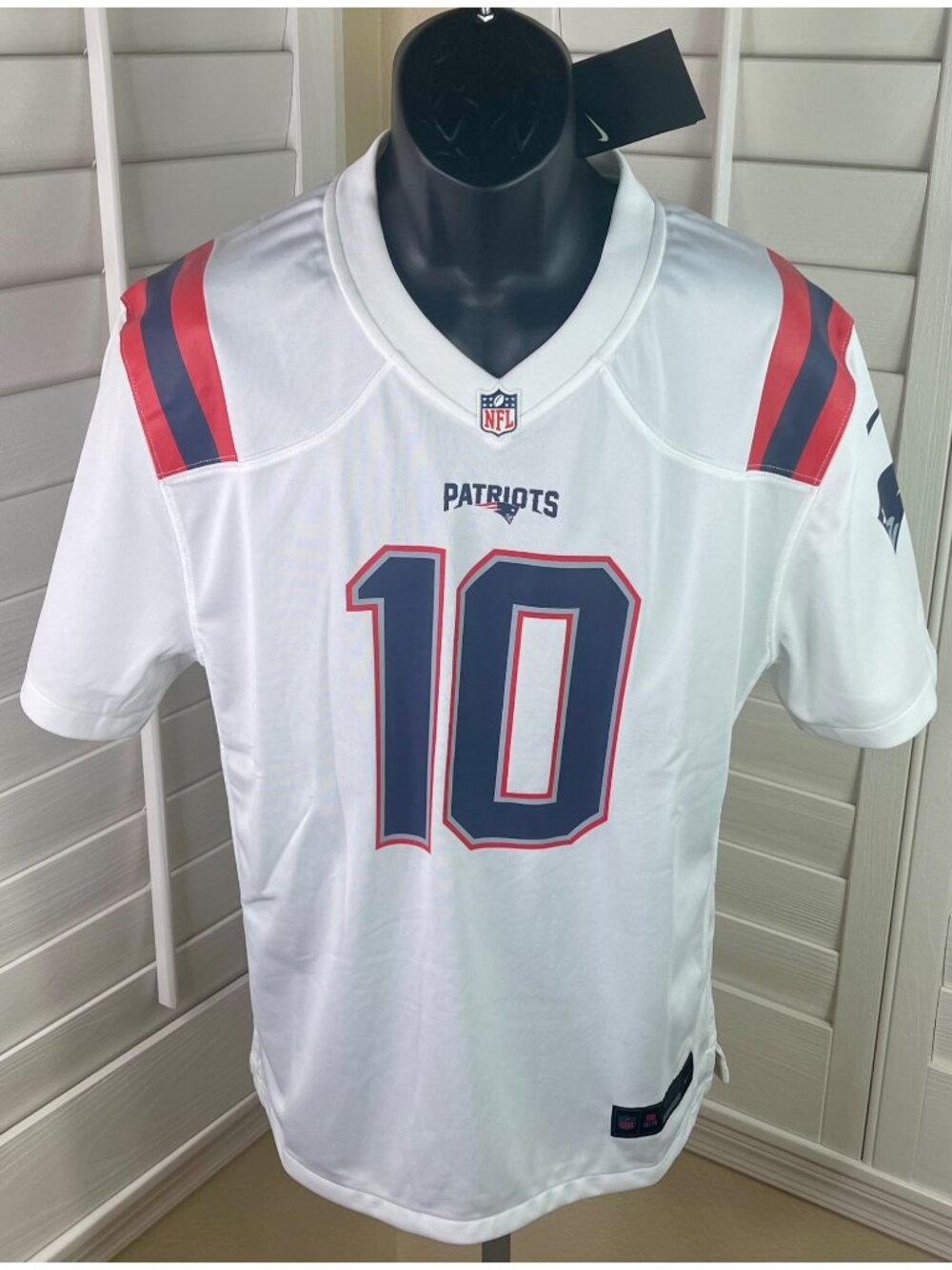 Nike NFL New England Patriots Mac Jones #10 White Football Jersey Youth XL 18/20